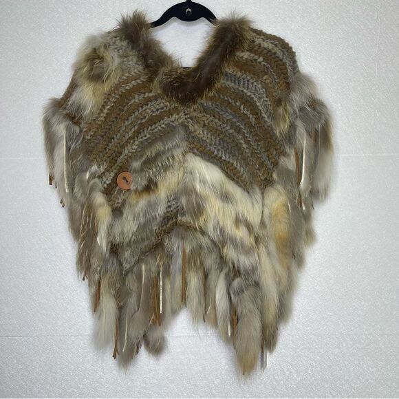 Belle Fare Rabbit and Red Fox Fringe Fur Poncho - Picture 4 of 4